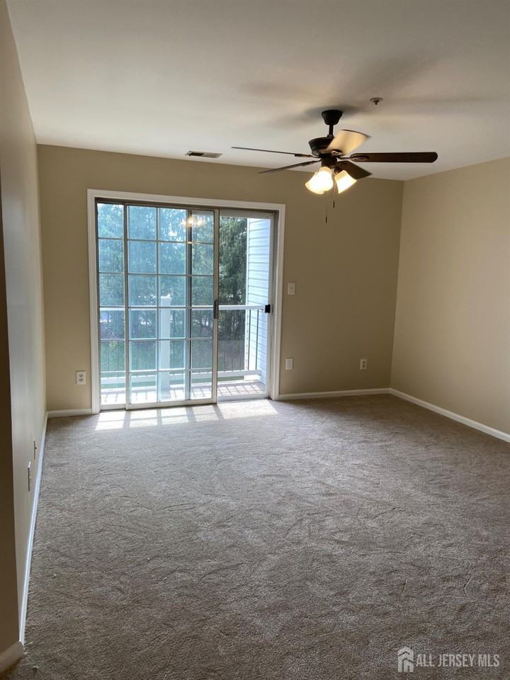 224 Waterford Dr - Photo 4 of 18