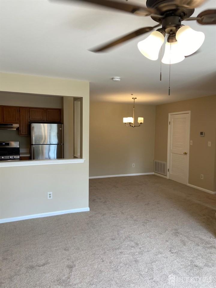 224 Waterford Dr - Photo 5 of 18
