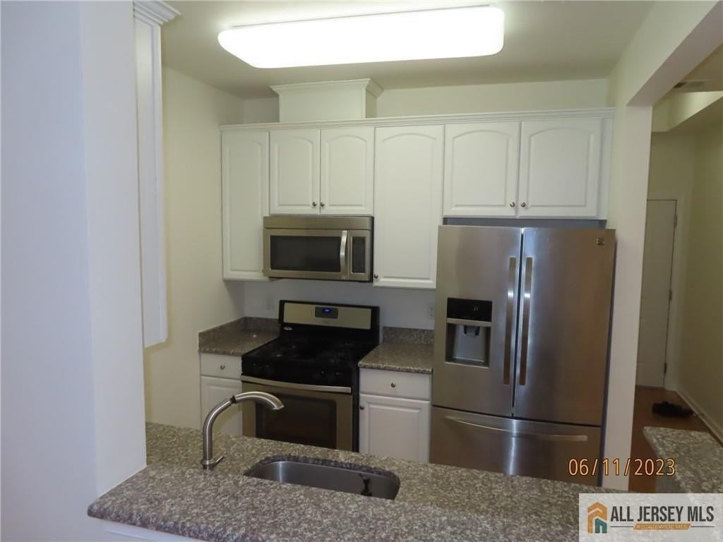 544 E Celebration Way Unit 544 - Photo 4 of 32