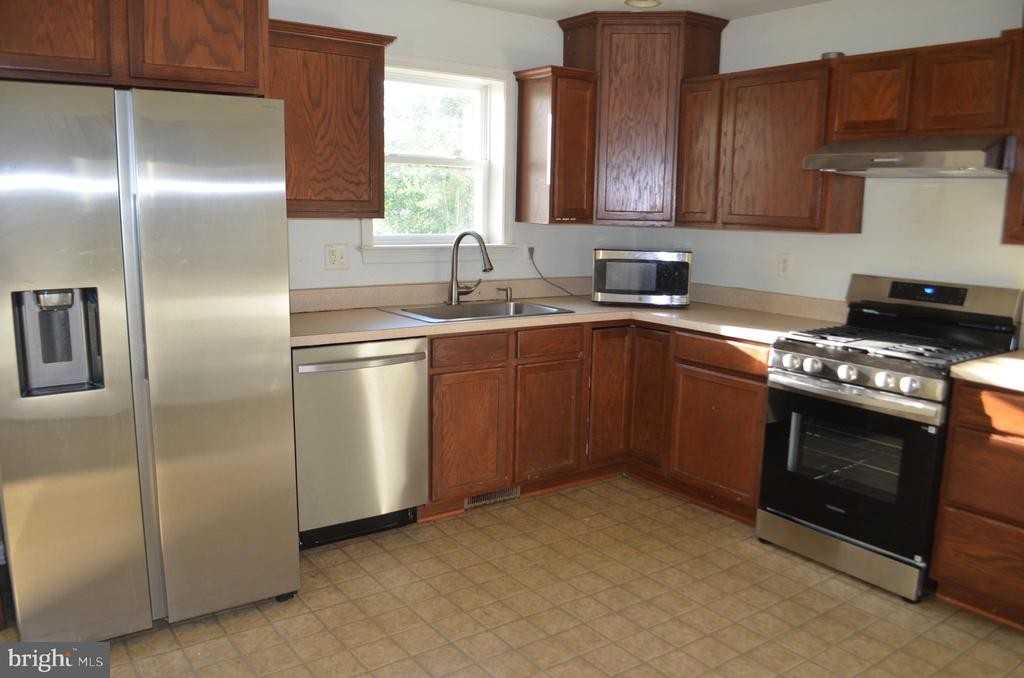12113 Fallen Timbers Cir - Photo 7 of 29