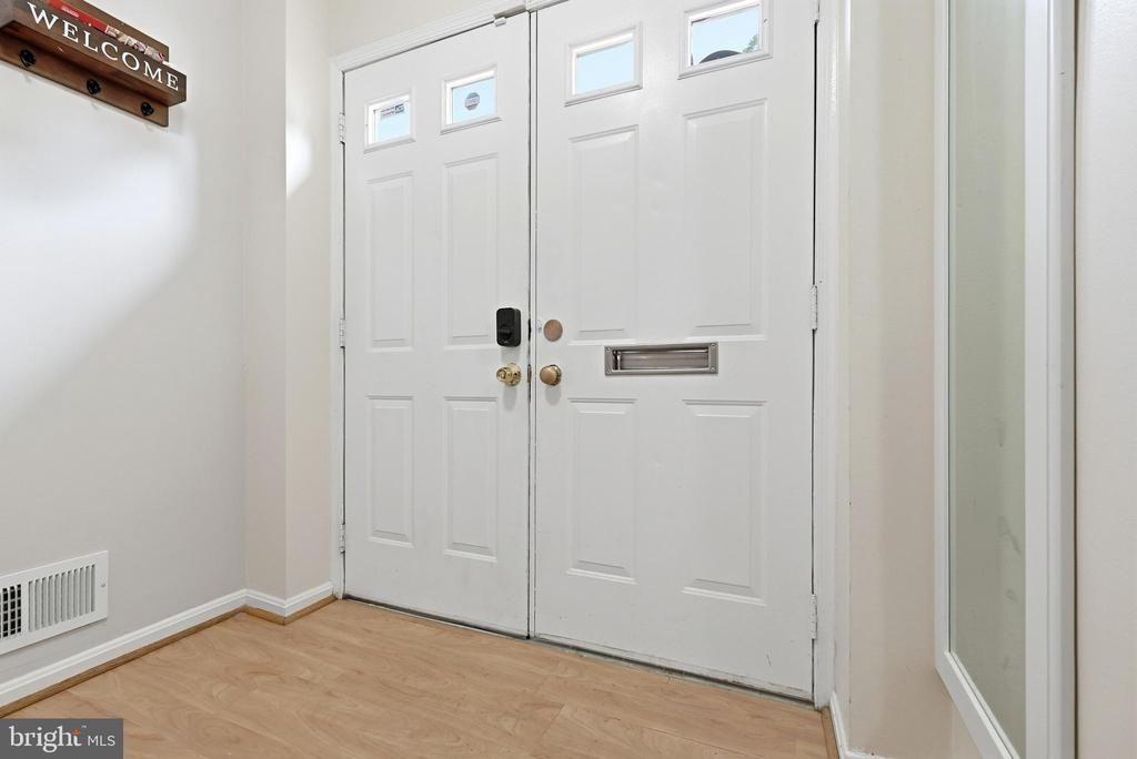 8031 Sleepy View Ln - Photo 5 of 45