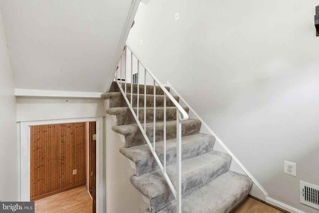8031 Sleepy View Ln - Photo 6 of 45