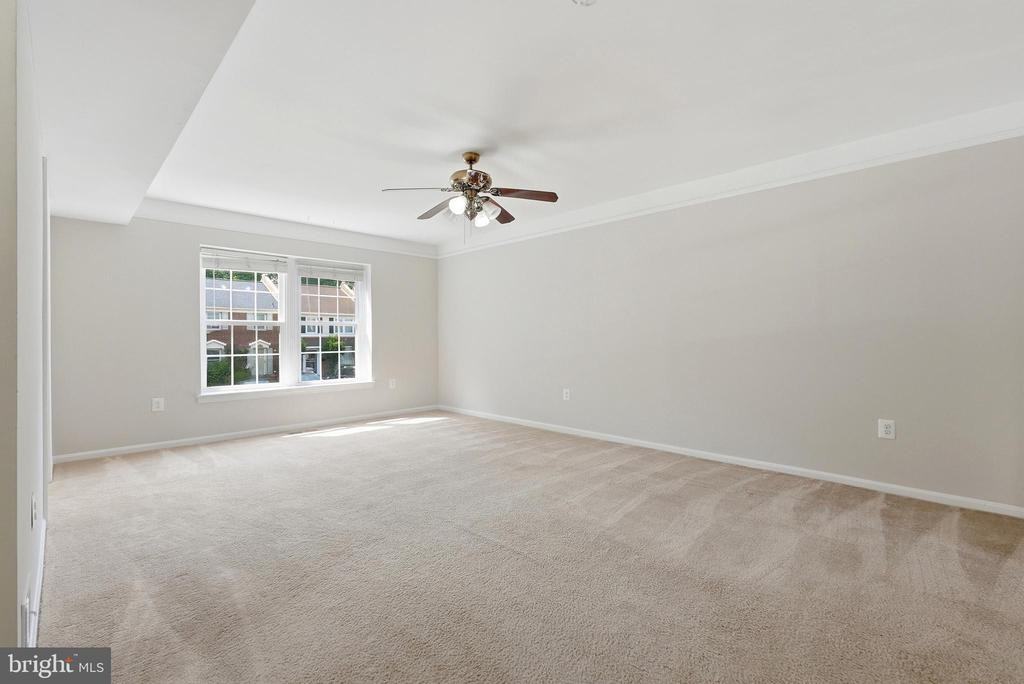 8031 Sleepy View Ln - Photo 7 of 45