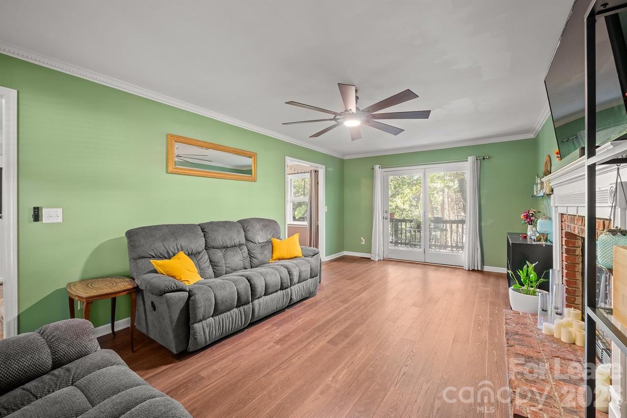 16003 Molokai Dr - Photo 6 of 30