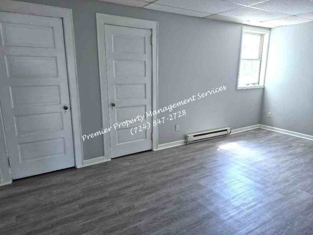 542 Midland Ave #B - Photo 2 of 14