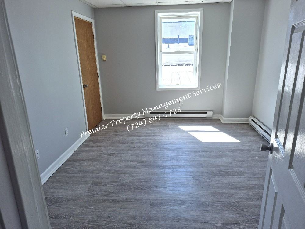 542 Midland Ave #B - Photo 3 of 14