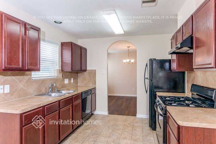 1511 Weiland Manor Ln - Photo 3 of 10