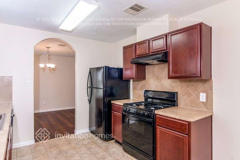 1511 Weiland Manor Ln - Photo 4 of 10