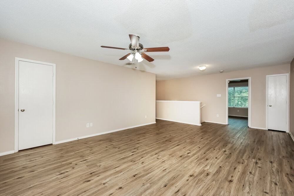 317 Blairwood Dr - Photo 4 of 17