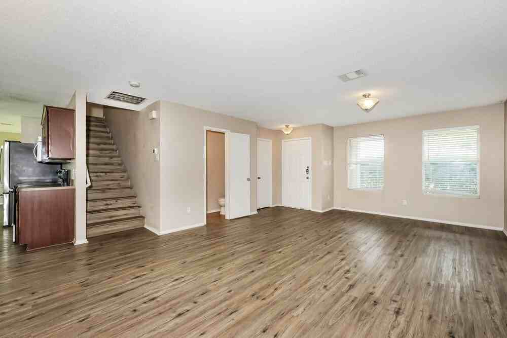 317 Blairwood Dr - Photo 5 of 17