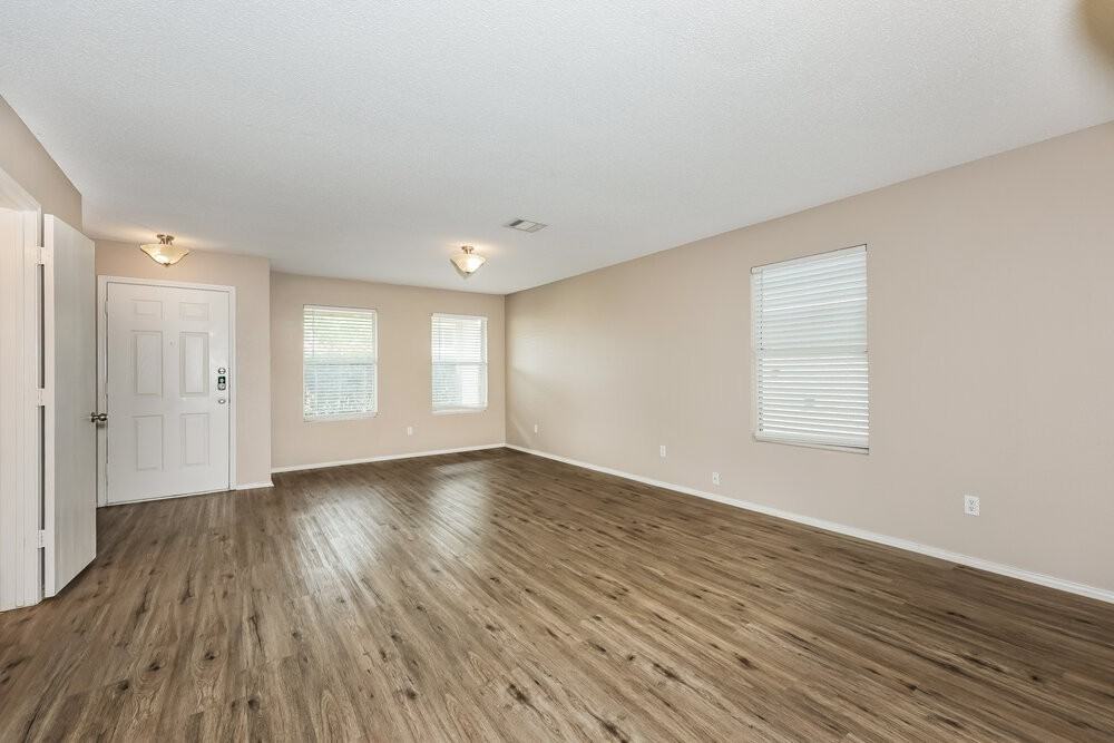 317 Blairwood Dr - Photo 6 of 17