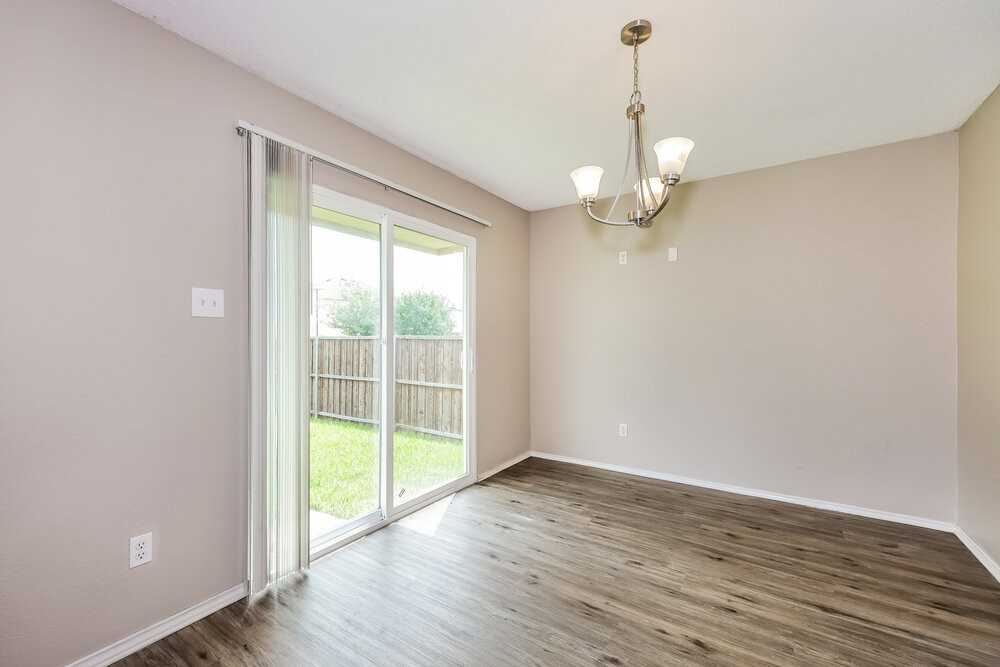 317 Blairwood Dr - Photo 7 of 17