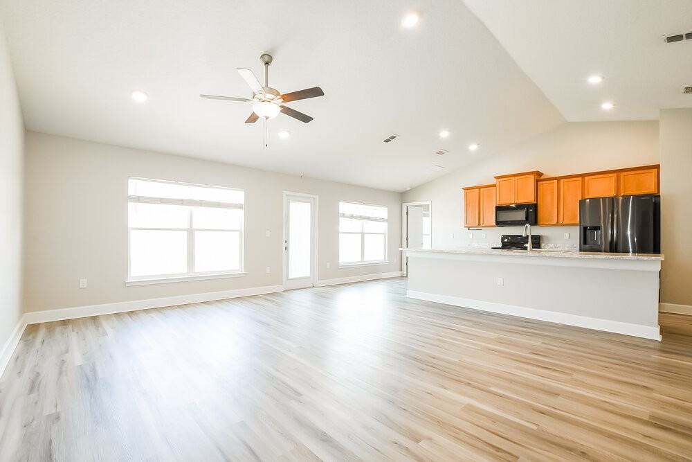 7803 Sloewood Dr - Photo 4 of 16