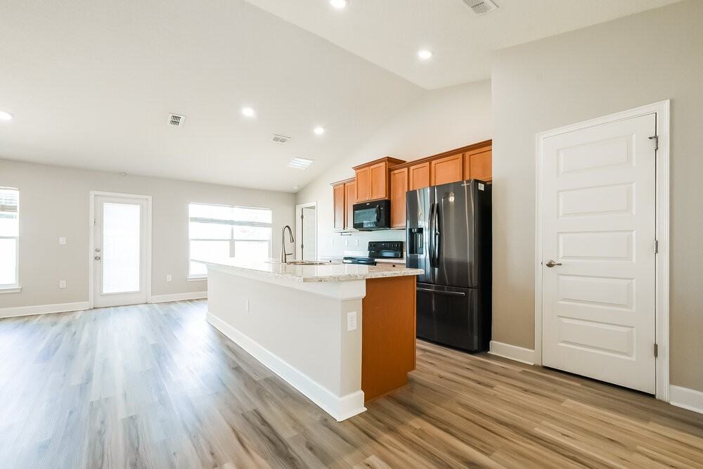 7803 Sloewood Dr - Photo 6 of 16