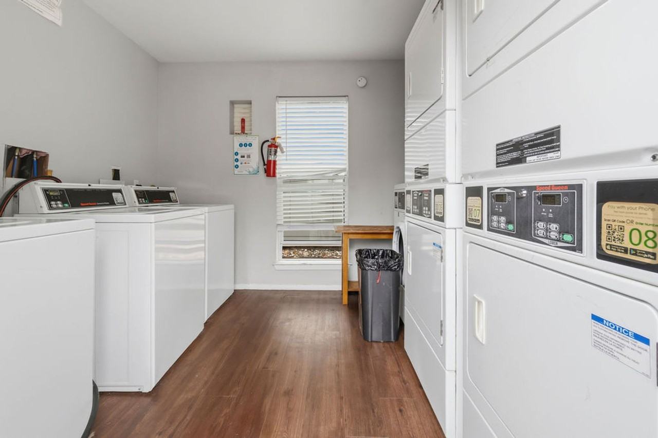 2512 Durwood - Photo 4 of 8