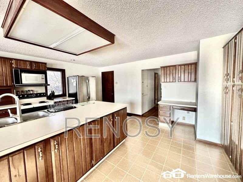 3006 Fleur Dr - Photo 7 of 32