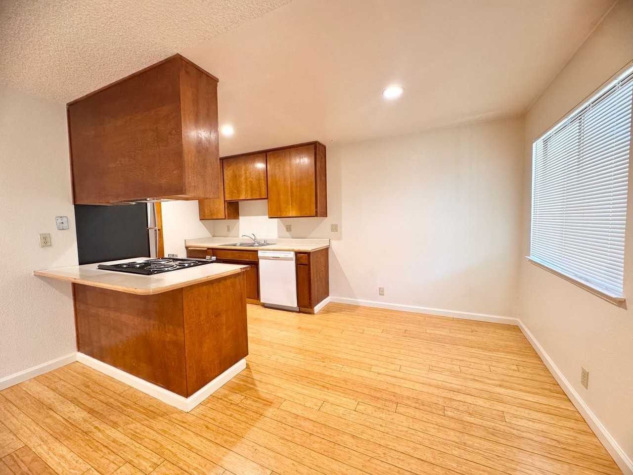 Stadium Village Apartments - Photo 5 of 47