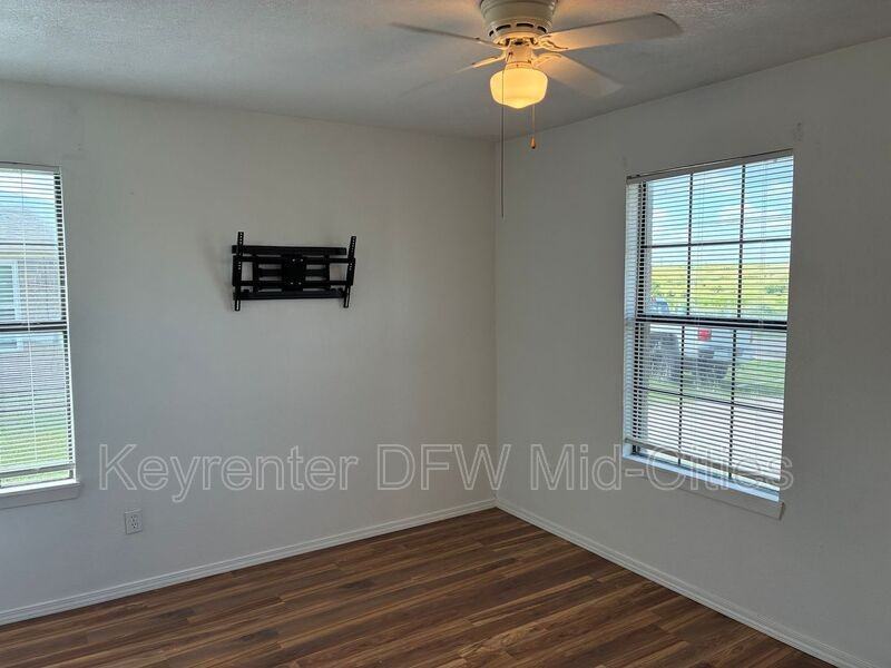 13320 White Settlement Rd #A - Photo 3 of 11