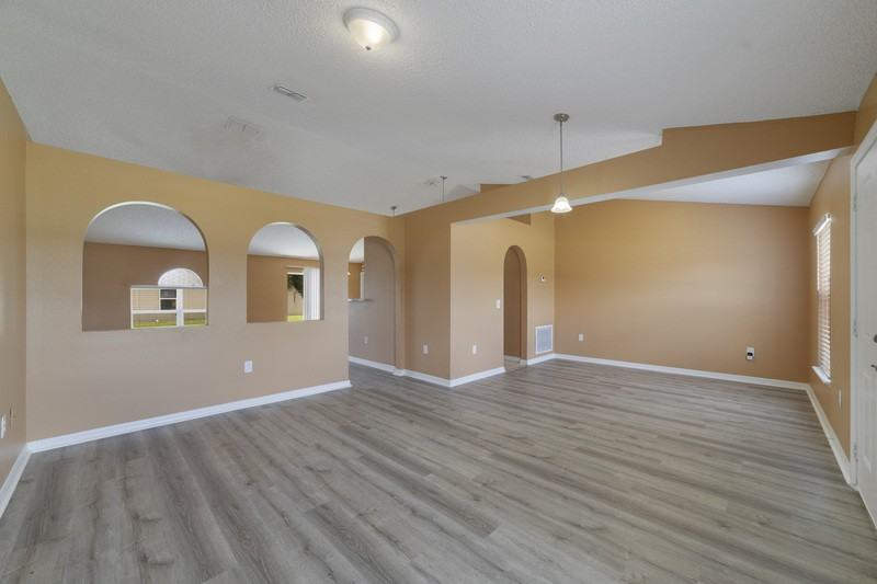1907 Manatee Dr - Photo 2 of 11