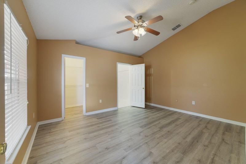 1907 Manatee Dr - Photo 5 of 11