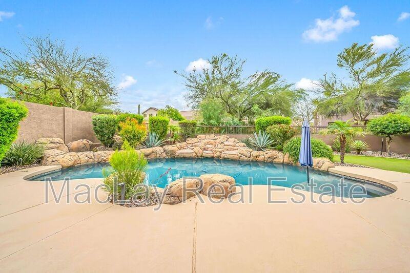 7259 E Tyndall St - Photo 2 of 40