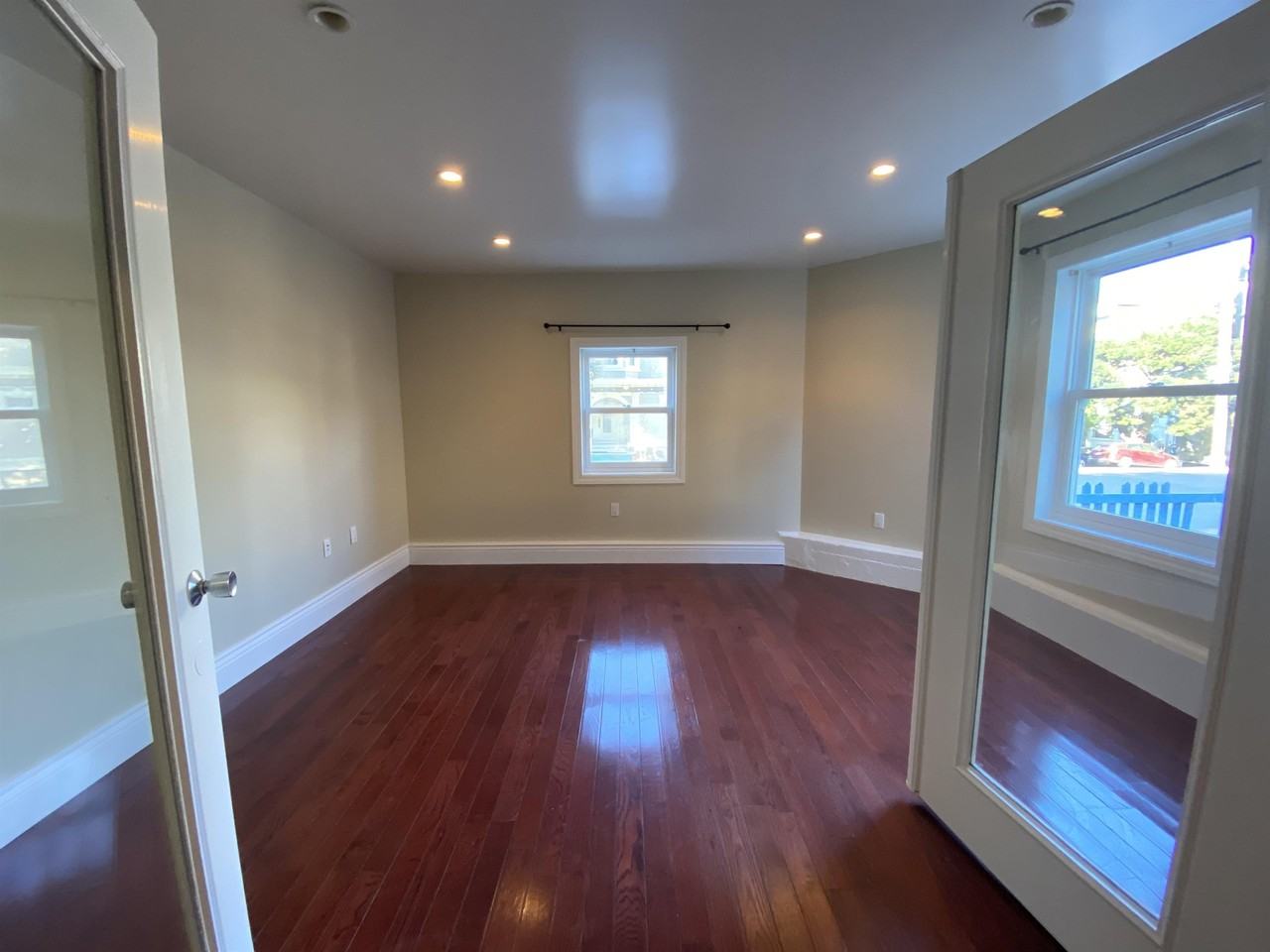 25 Baker Street - Photo 5 of 22