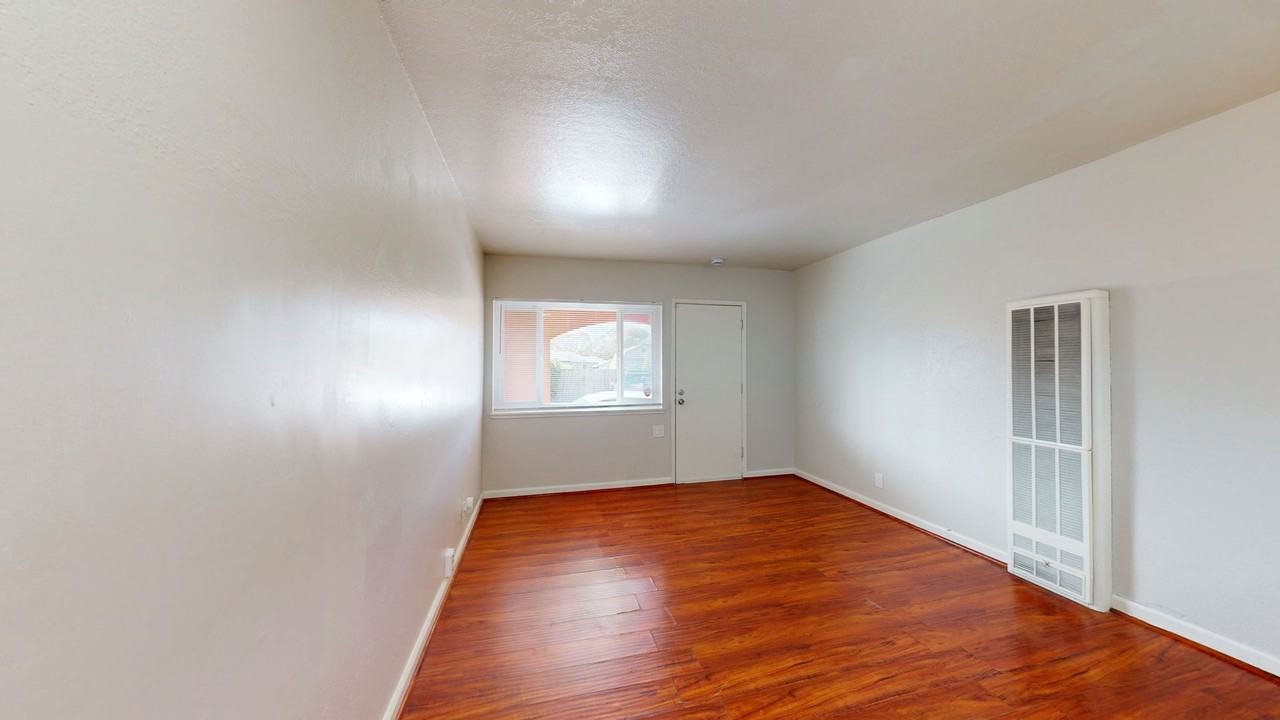 Comfortable Living at Richmond! - Photo 2 of 8