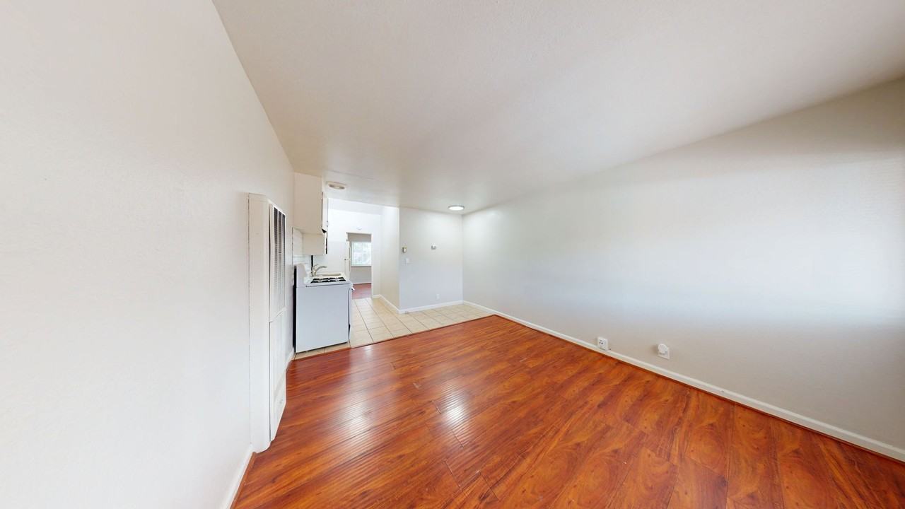 Comfortable Living at Richmond! - Photo 4 of 8