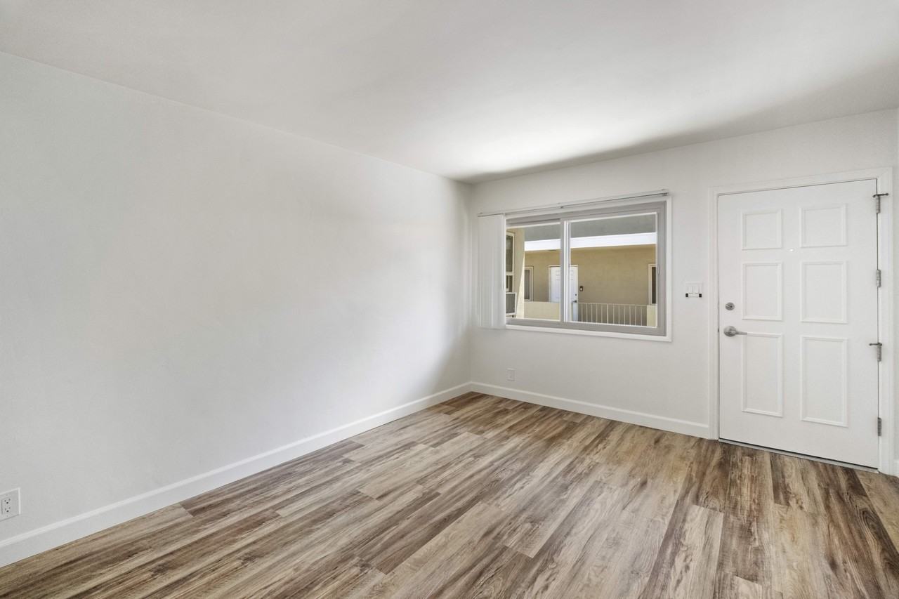 620 East Imperial Avenue - Photo 4 of 21