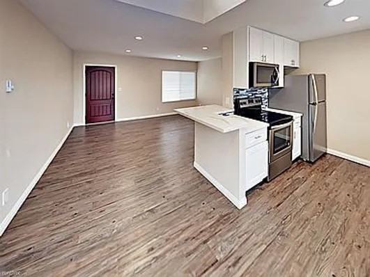 52nd Street - Photo 7 of 34