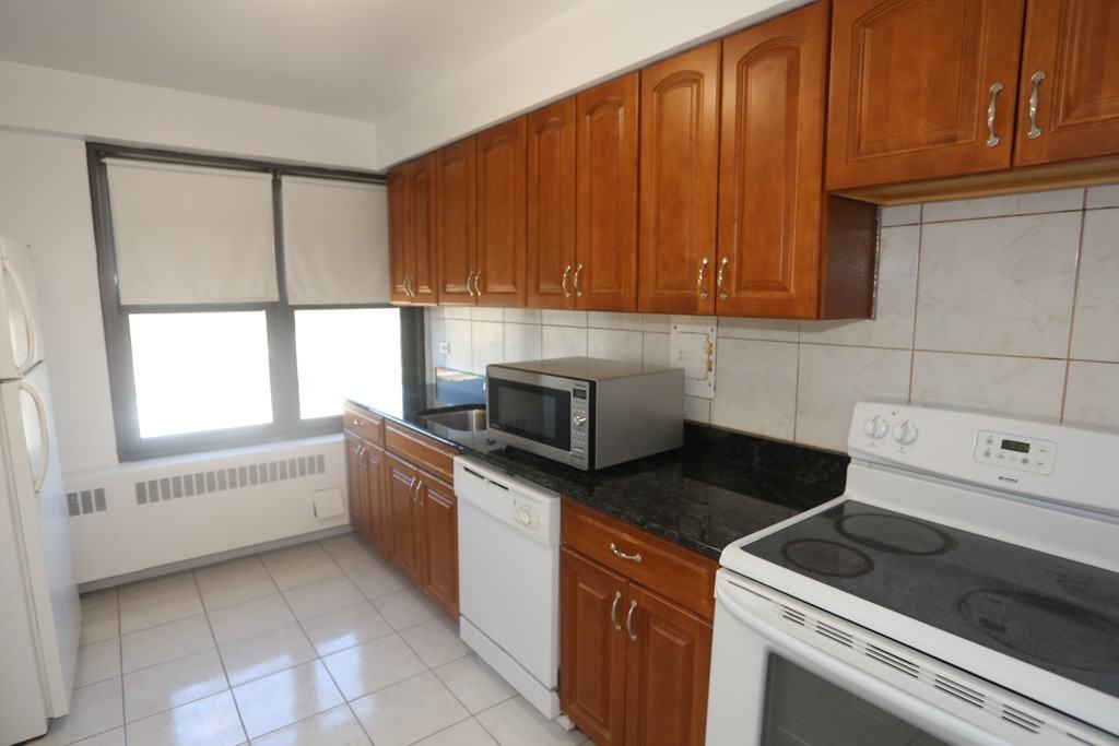 6118 N Sheridan Rd #1208 - Photo 3 of 19