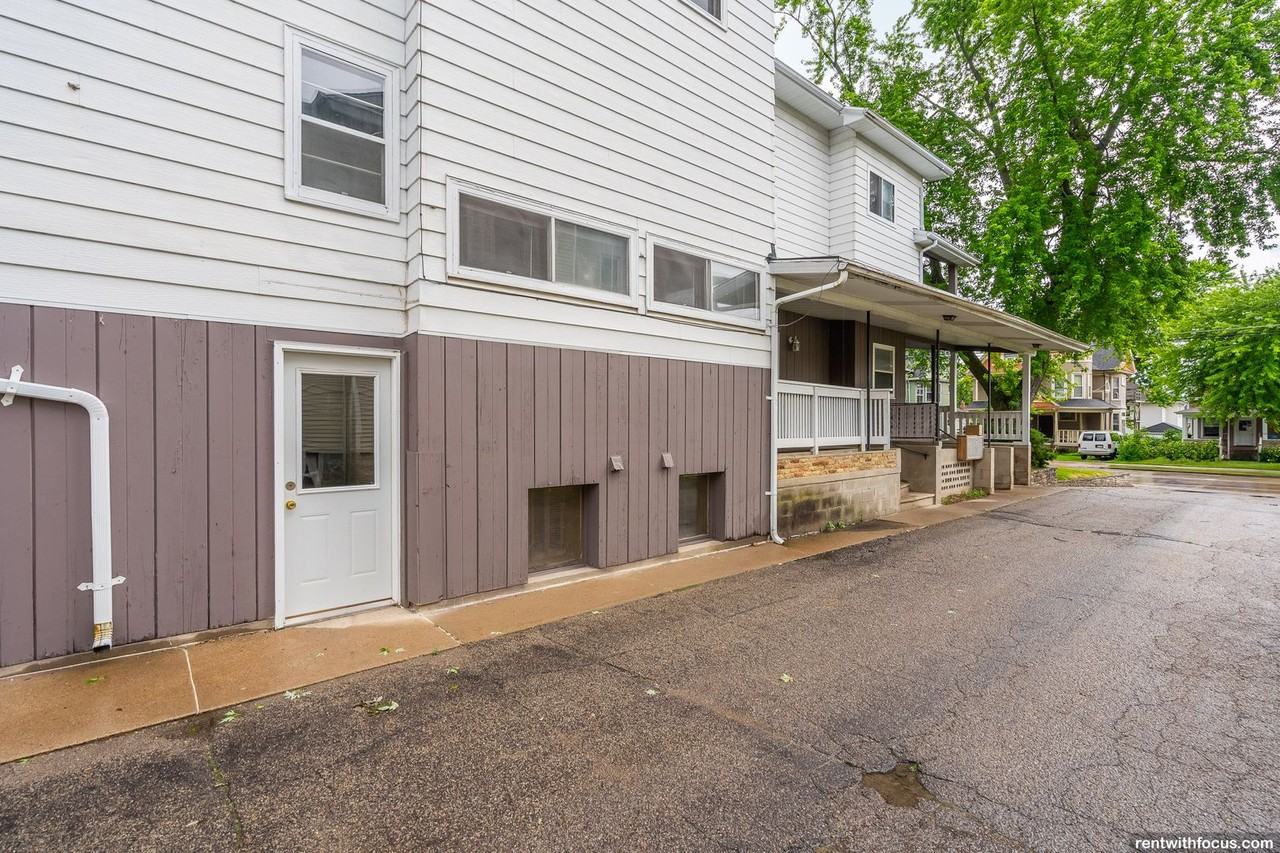 536 Algoma Blvd - Photo 4 of 10
