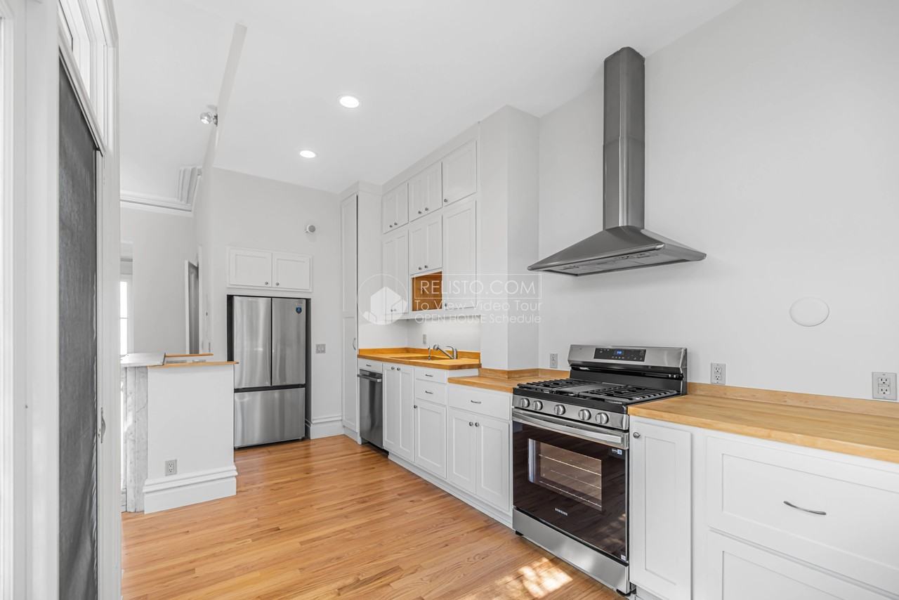 569 Capp St - Photo 4 of 24
