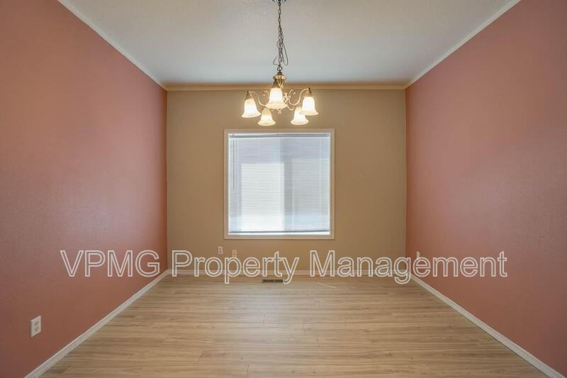 8907 Ne 84th St - Photo 7 of 41