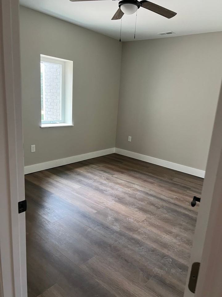 403 Mcfarland St #202 - Photo 2 of 7