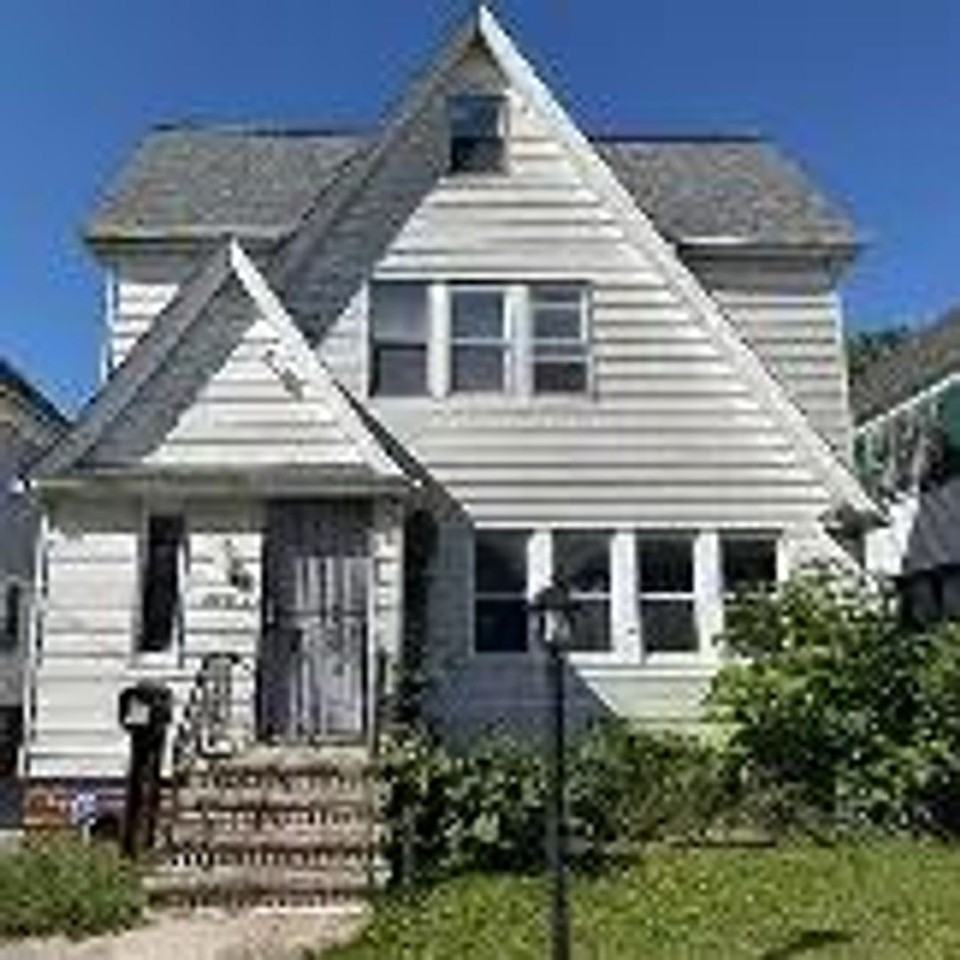 3294 E 146th St - Photo 2 of 18