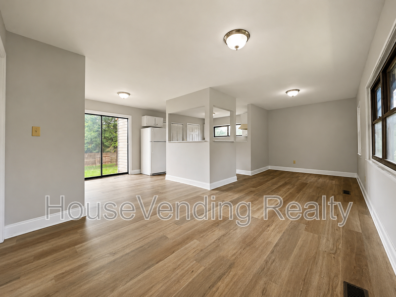 2324 Grove St - Photo 2 of 14