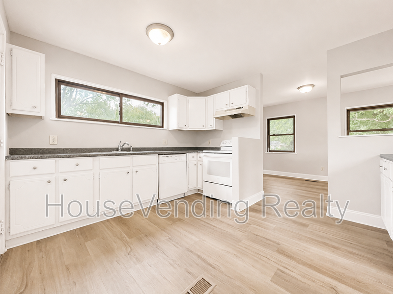 2324 Grove St - Photo 6 of 14