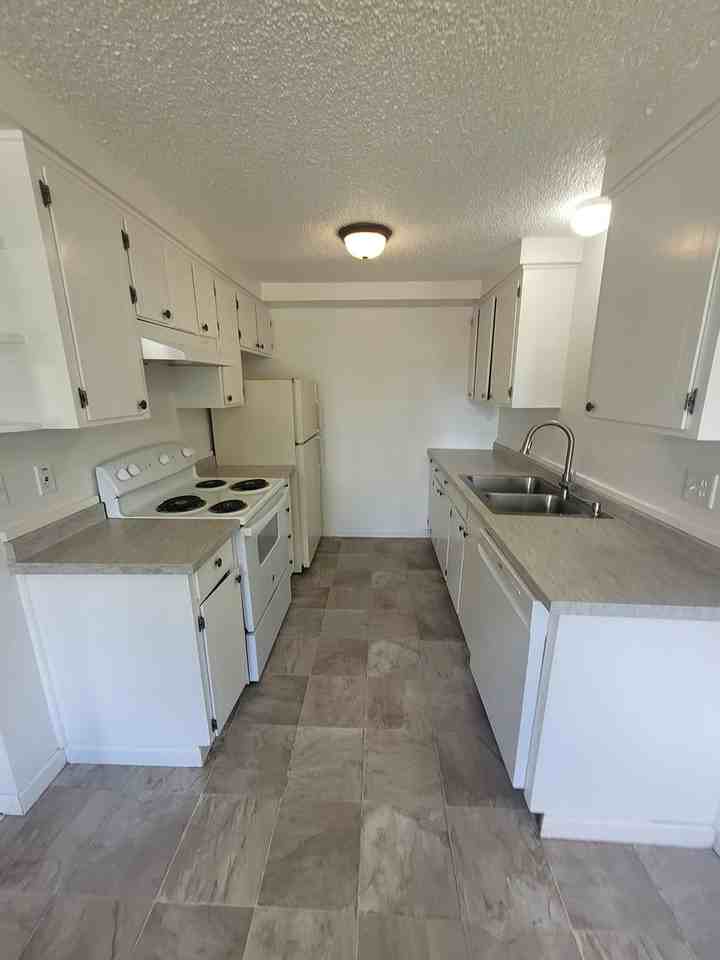 568 Cinderella Loop - Photo 3 of 15