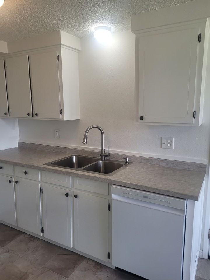 568 Cinderella Loop - Photo 4 of 15