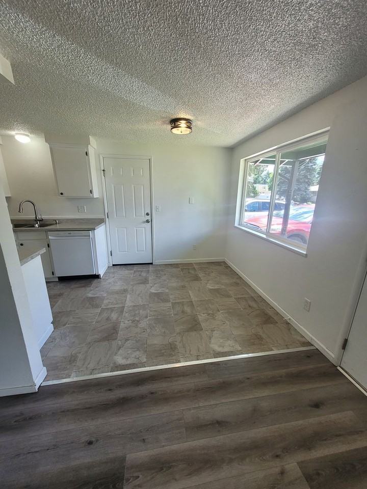 568 Cinderella Loop - Photo 6 of 15