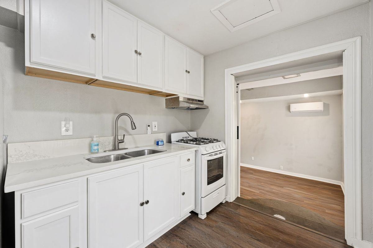 604 W Hollywood Ave ##B - Photo 2 of 10