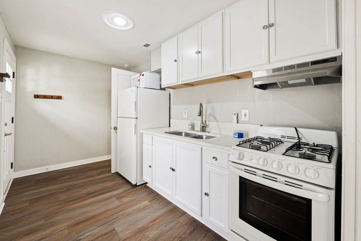 604 W Hollywood Ave ##B - Photo 3 of 10