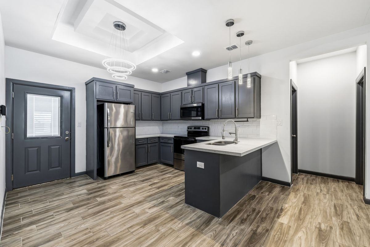 1408 E Hibiscus Ave ##2 - Photo 4 of 14