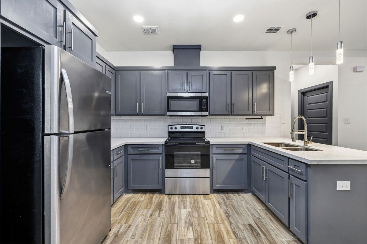 1408 E Hibiscus Ave ##2 - Photo 5 of 14