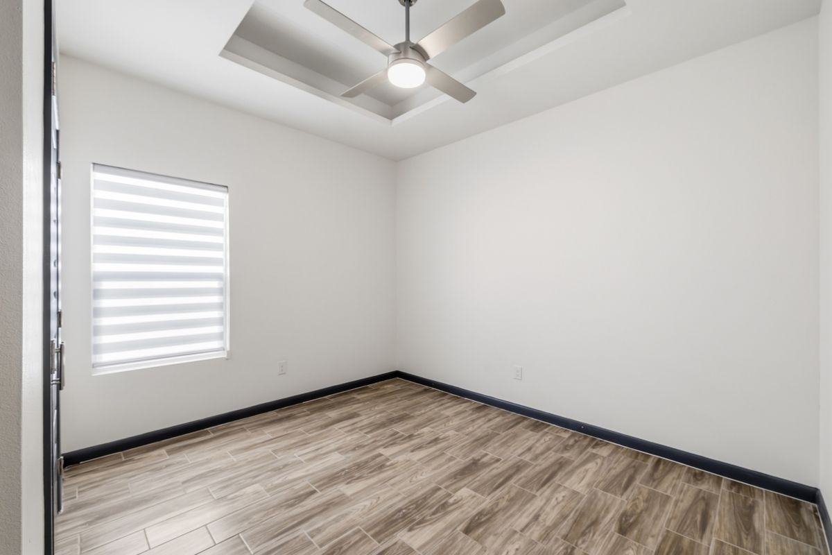 1408 E Hibiscus Ave ##2 - Photo 6 of 14