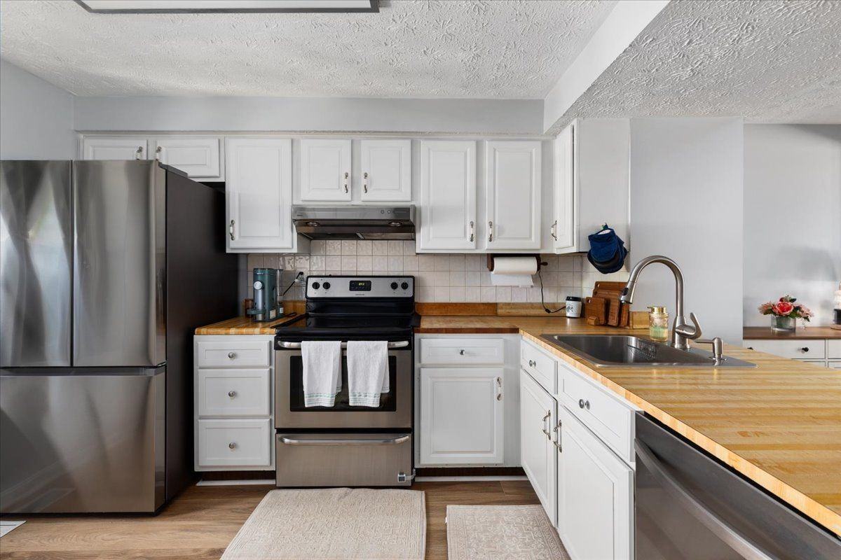 8307 Crestmont Cir - Photo 2 of 3