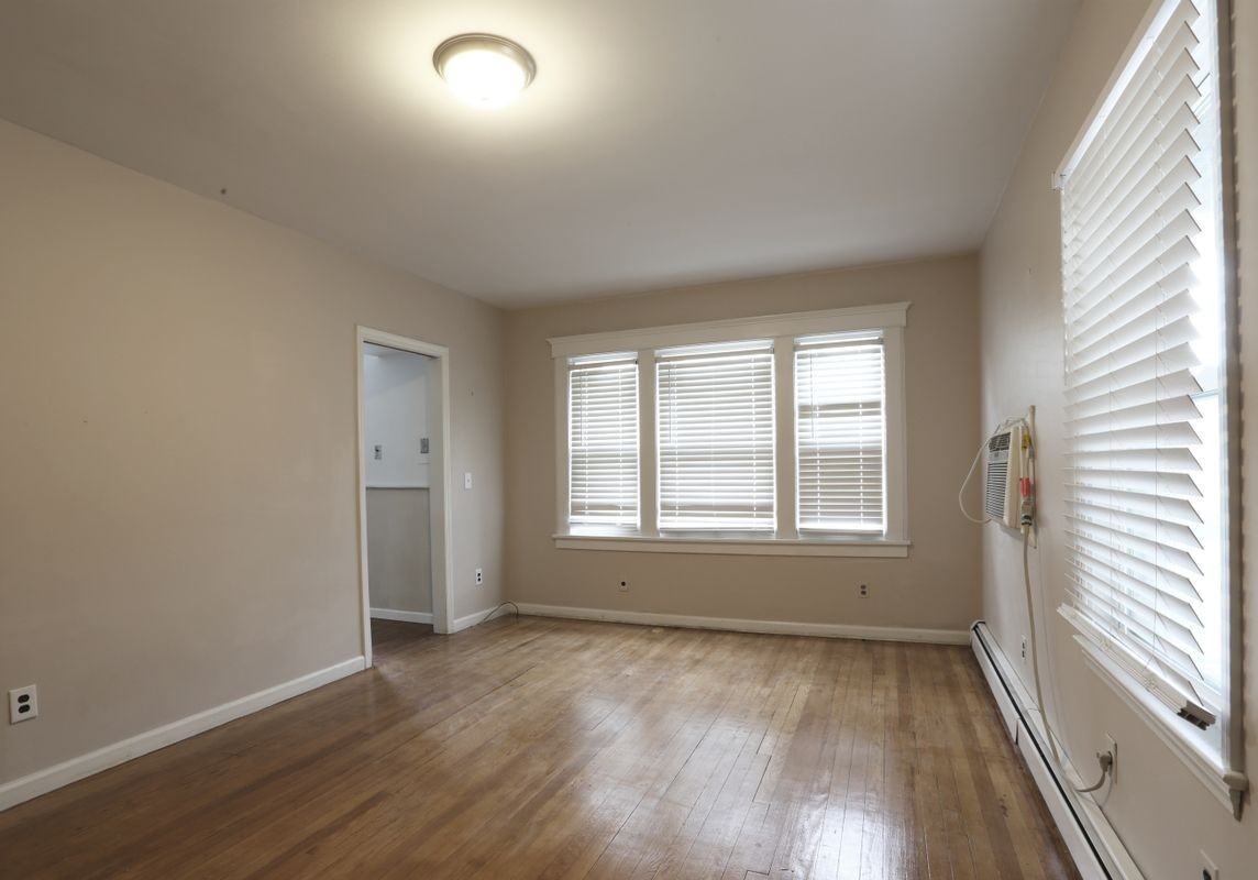 189 Hawthorne Ave - Photo 3 of 12