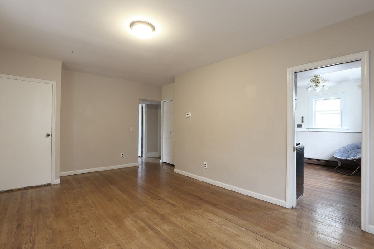 189 Hawthorne Ave - Photo 4 of 12