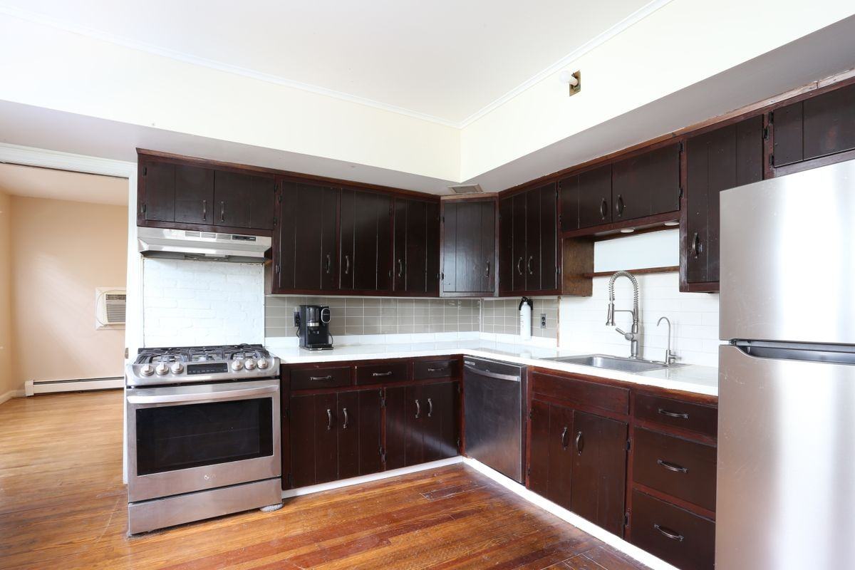 189 Hawthorne Ave - Photo 5 of 12